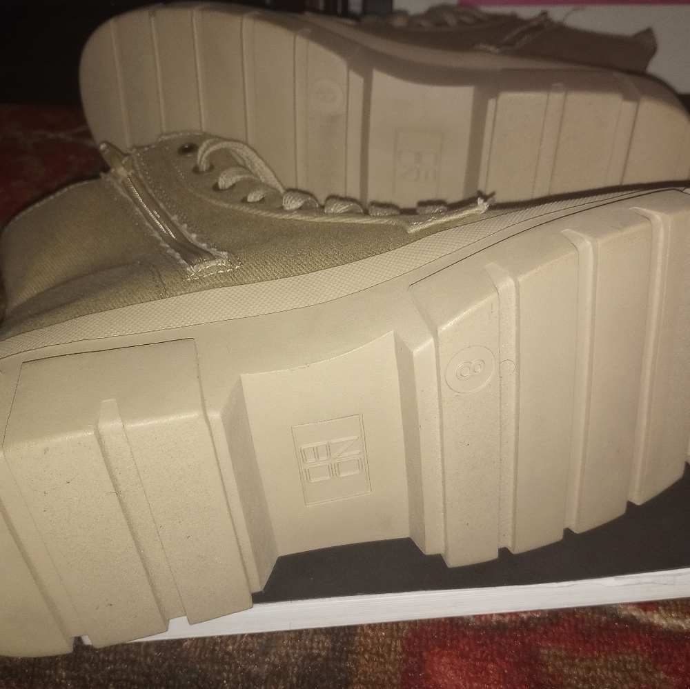 Boots - Picture 4 of 8